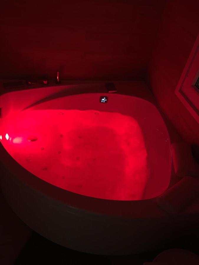 Luxury Apartment With Jacuzzi Santiago de Compostela Ngoại thất bức ảnh